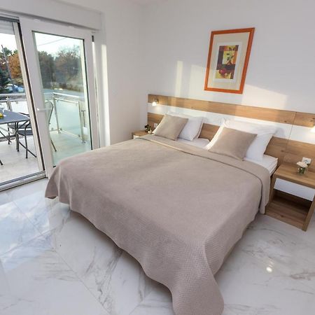 Apartmani Villa Paulo 스타리그라드 파클레니차 외부 사진