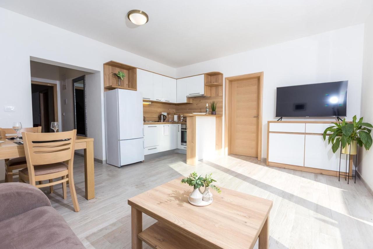 Apartmani Villa Paulo 스타리그라드 파클레니차 외부 사진