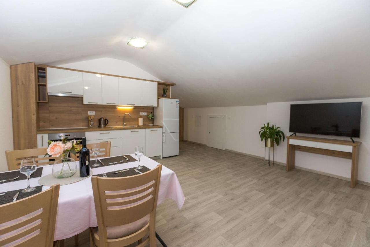 Apartmani Villa Paulo 스타리그라드 파클레니차 외부 사진
