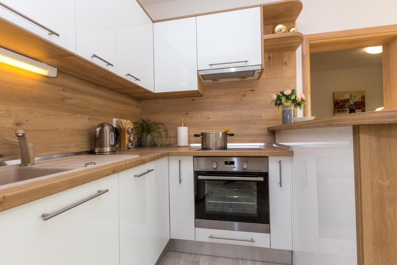 Apartmani Villa Paulo 스타리그라드 파클레니차 외부 사진
