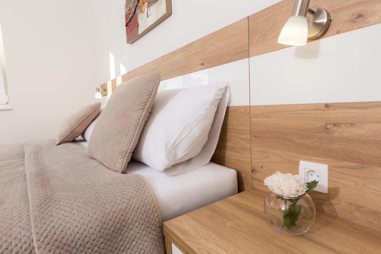 Apartmani Villa Paulo 스타리그라드 파클레니차 외부 사진