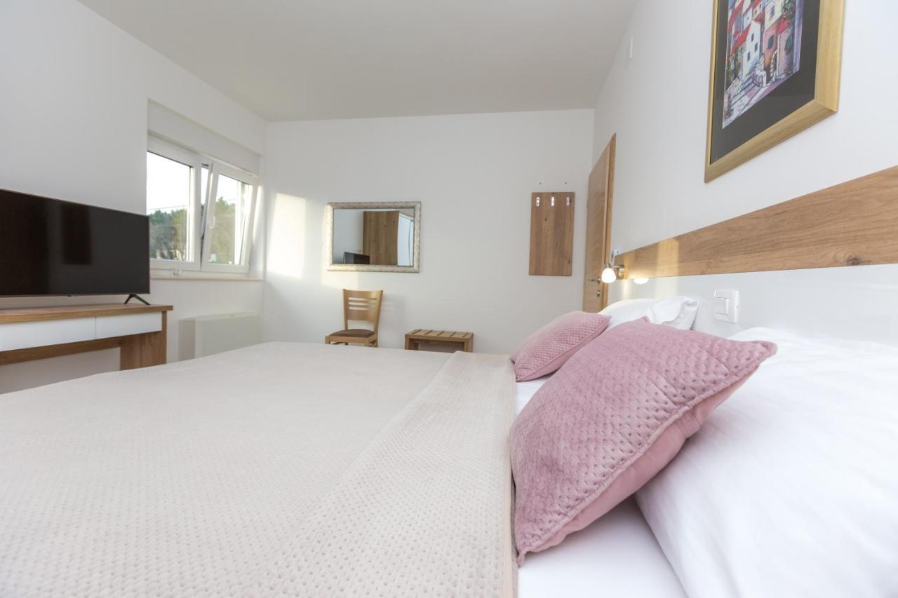 Apartmani Villa Paulo 스타리그라드 파클레니차 외부 사진