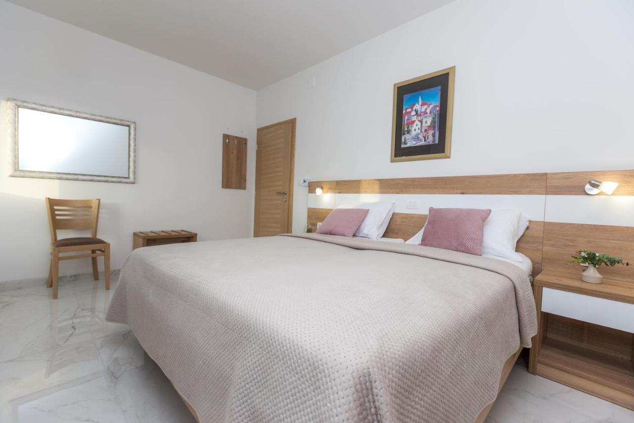 Apartmani Villa Paulo 스타리그라드 파클레니차 외부 사진